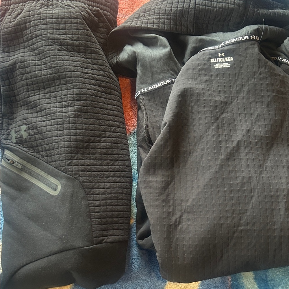 Under Armour Black Quilted Apparel Set